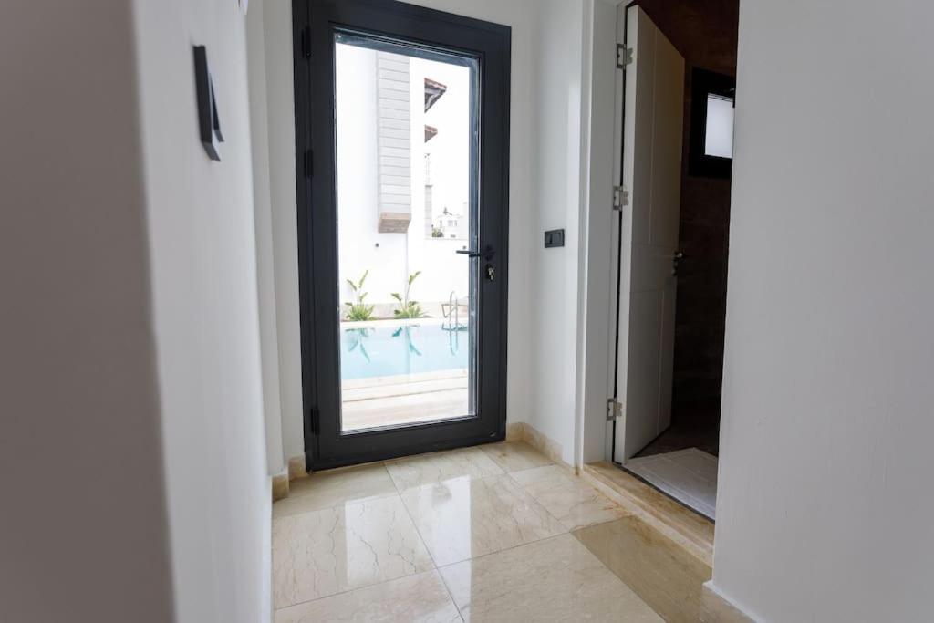 Villa Luxury New With 4 Bedrooms And Private Pool