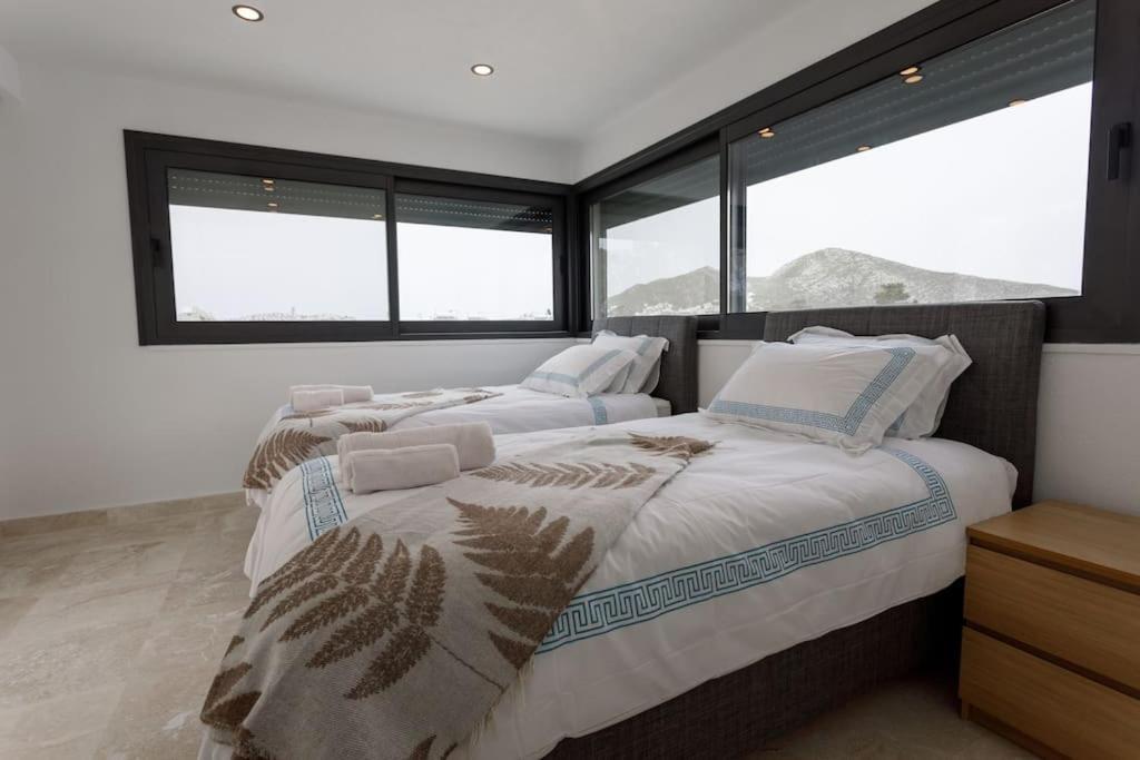 Luxury New With 4 Bedrooms And Private Pool Villa *